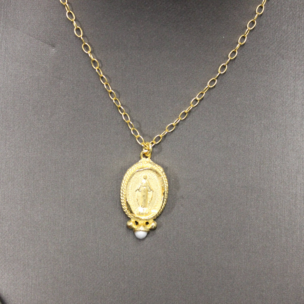 N180 Mary pendant w/ pearl