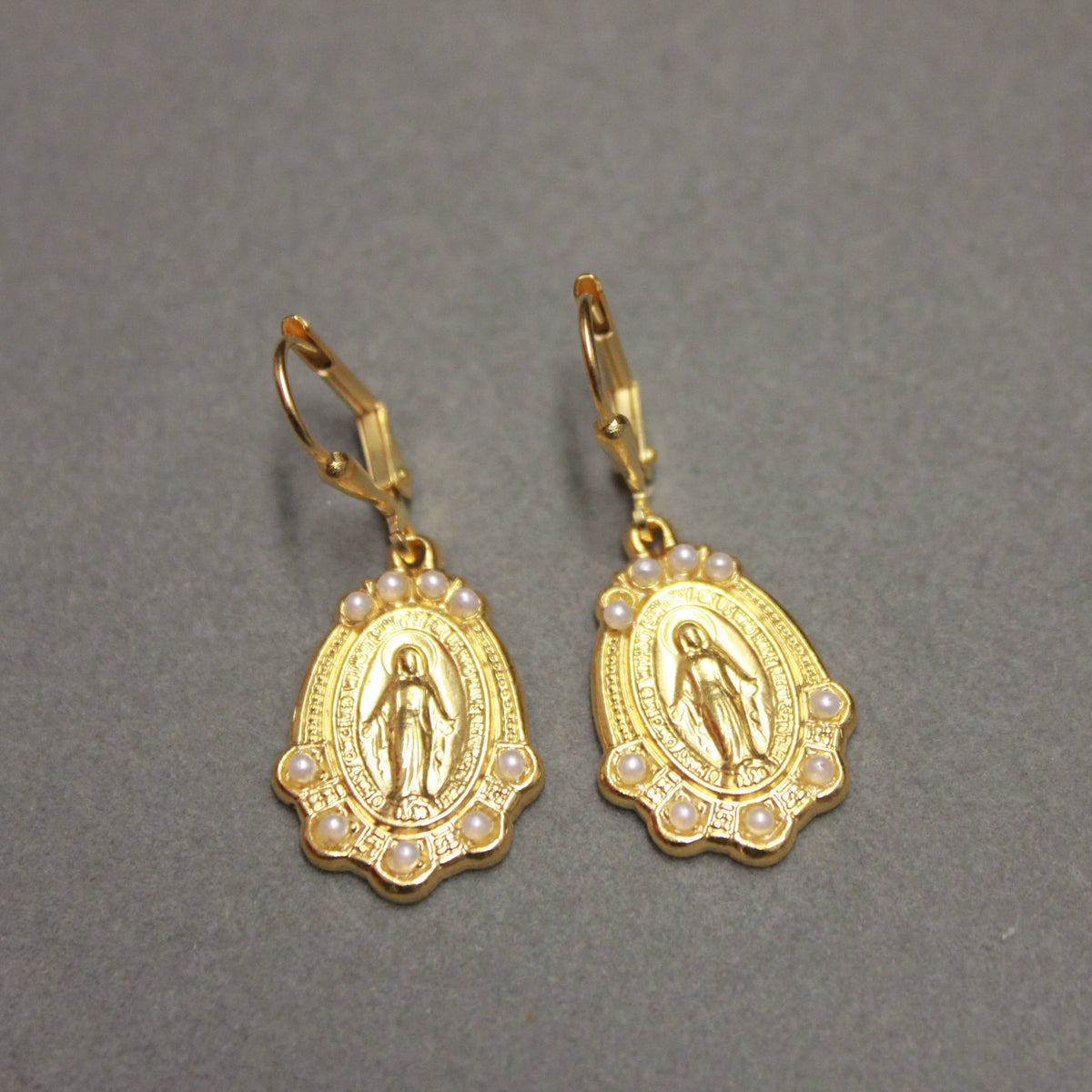 ER Mary Pearls Dangle Earrings