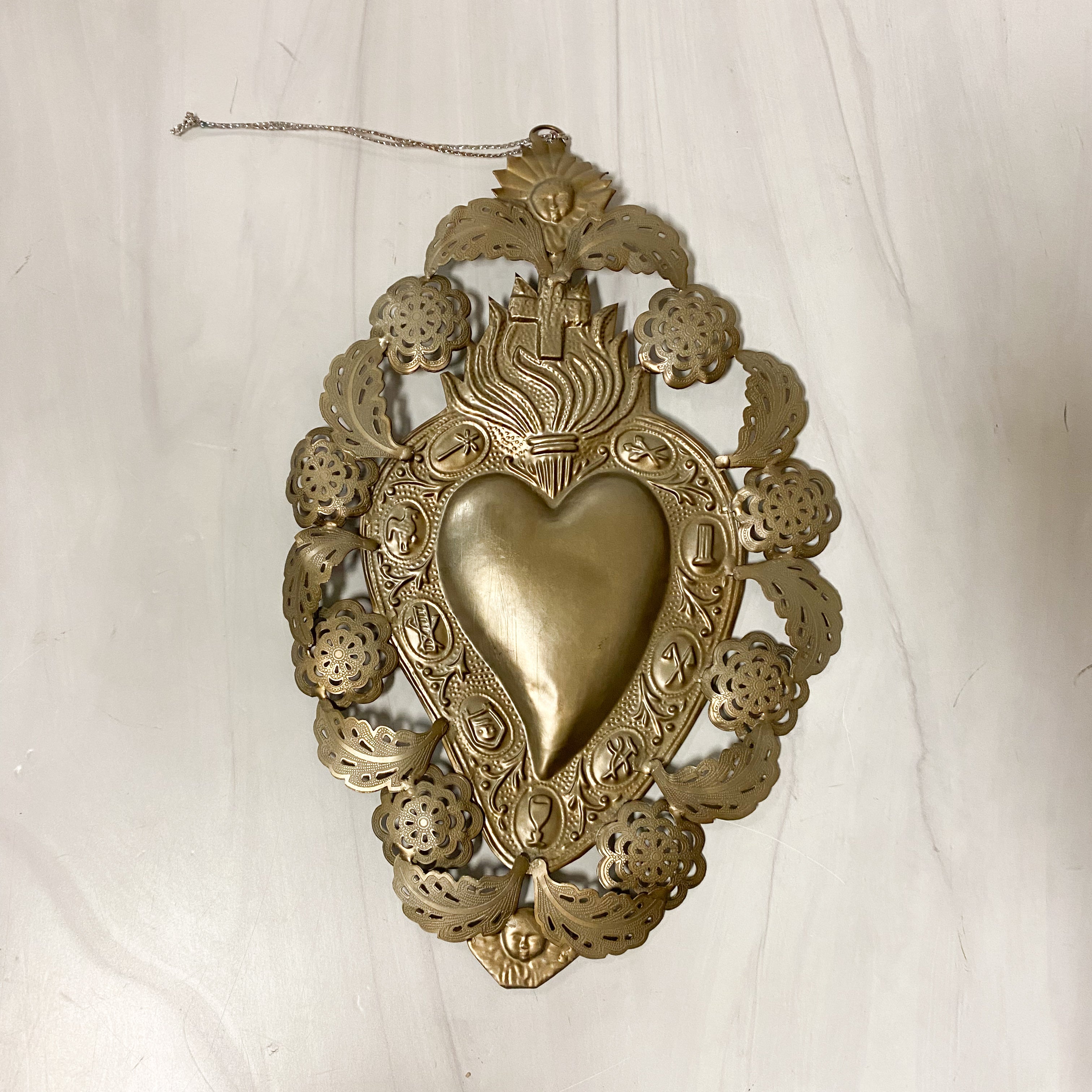 Hanging Ex-voto heart with flowers
