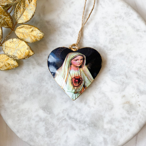 Hanging heart with colored Saint