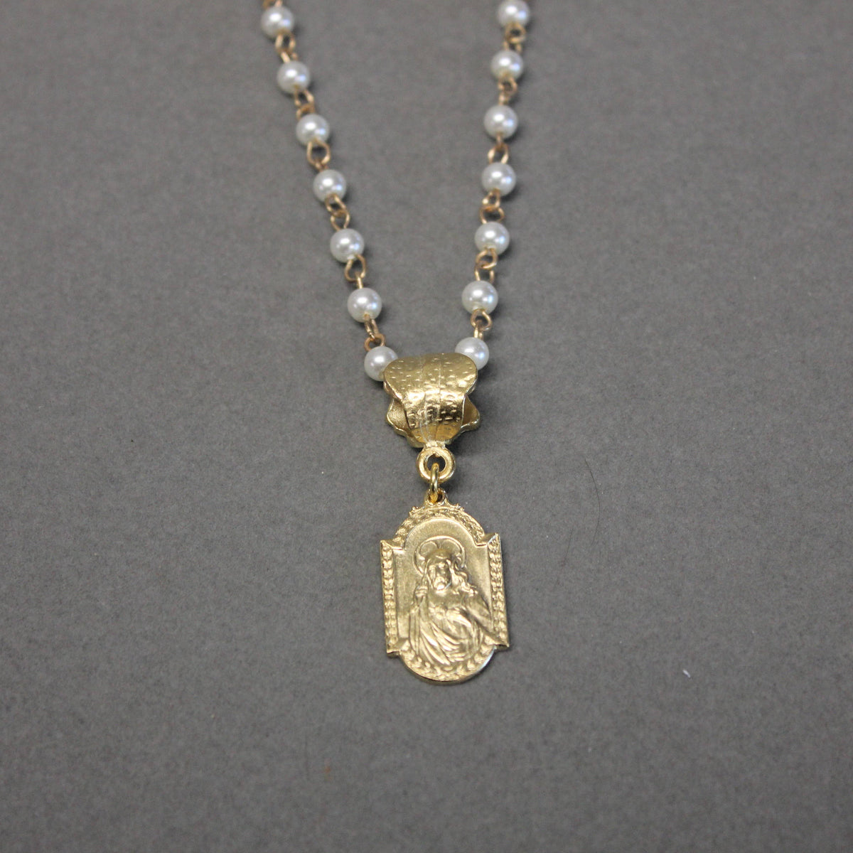 Sacred Heart Jesus 18" Pearl Pendant Necklace