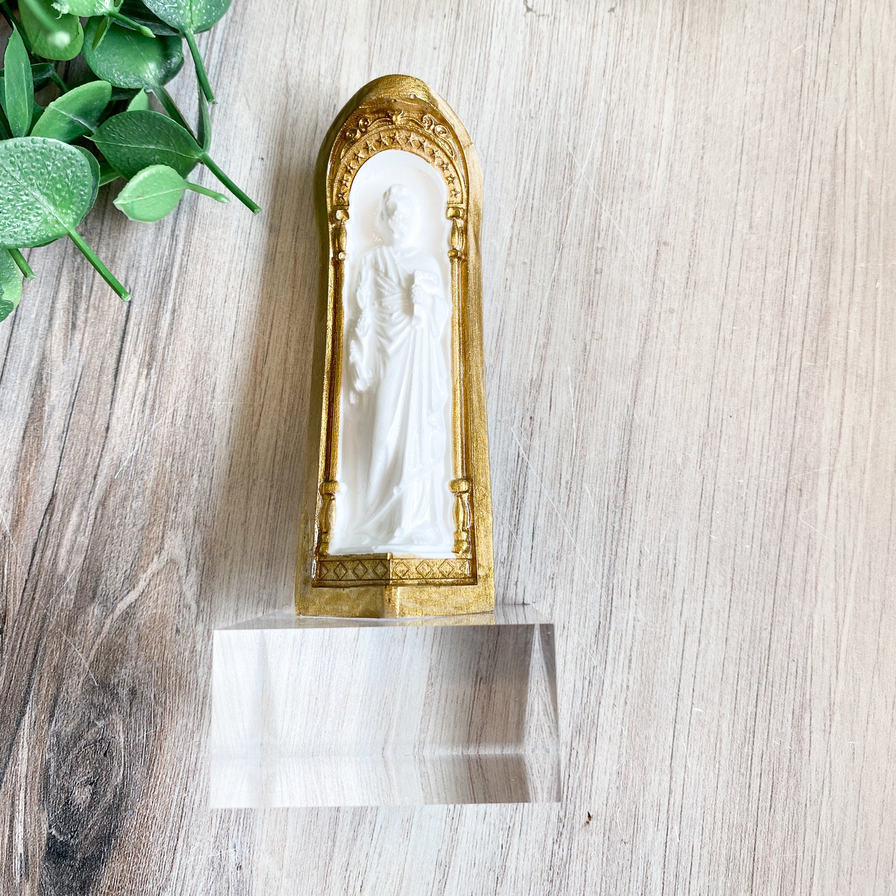 2x2 Acrylic Base Statue Asst