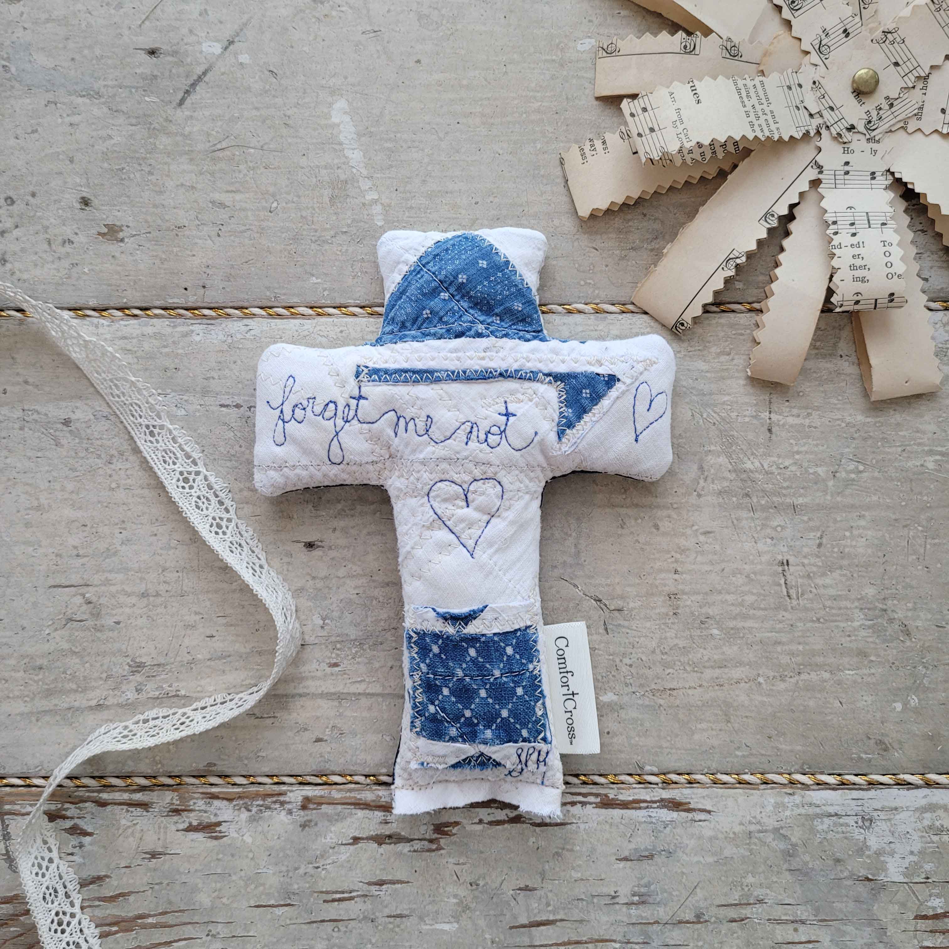 Well Worn Quilted Prayer ComfortCross series - Forget Me Not