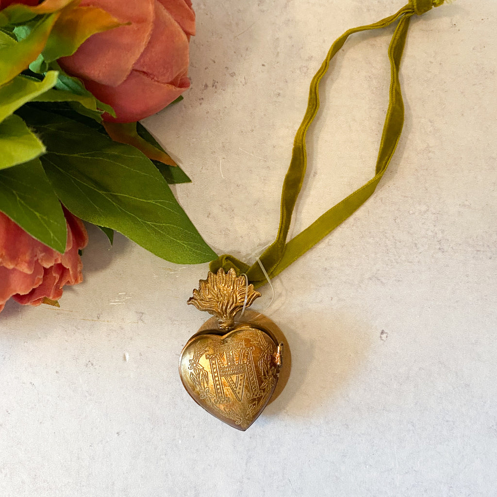 Sacred Heart Locket Box - Gold (5 sizes)