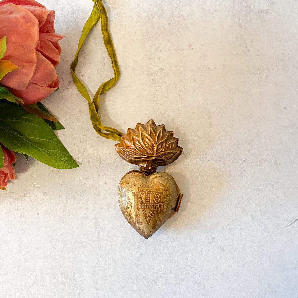 Sacred Heart Locket Box - Gold (5 sizes)