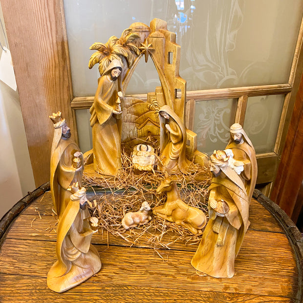 12"H 10PC SET CARVED NATIVITY W/BACK DROP