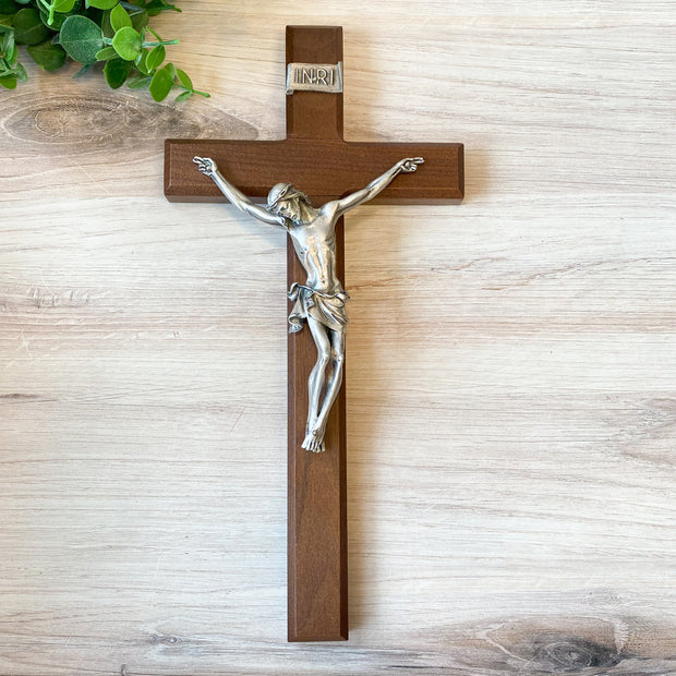 13" Walnut Cross with an Italian Silver Finish Corpus