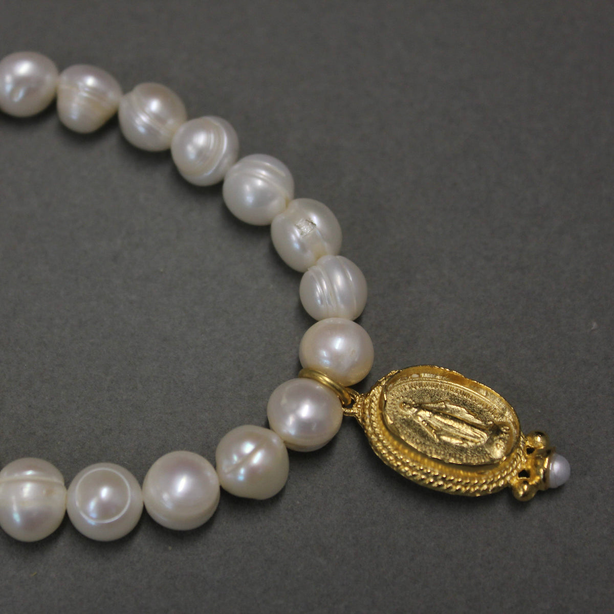 BR304 9mm Pearl Mary Bracelet