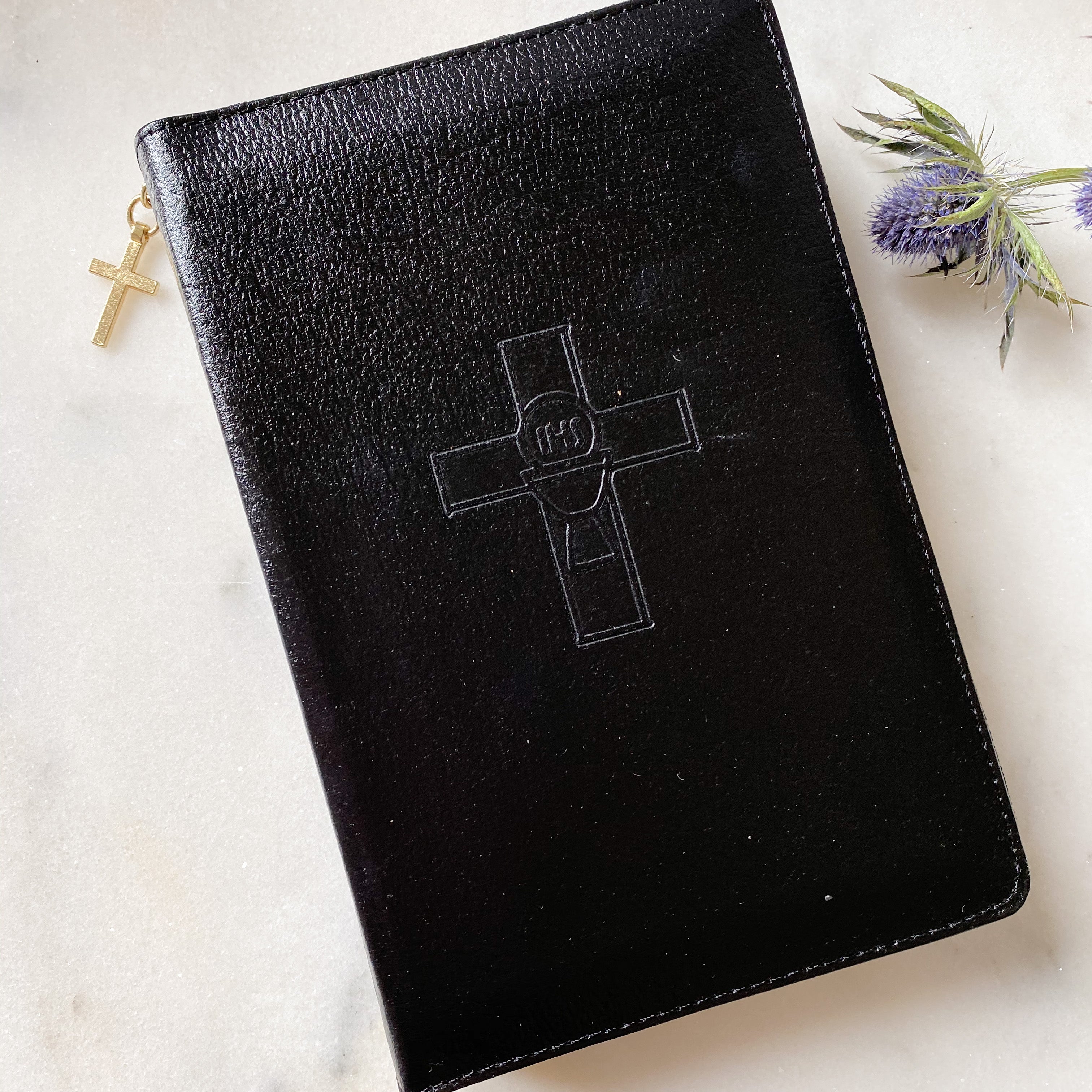 Weekday Missal, Volume 1 with Cover (Advent to Pentecost) Bibles & Missals Crossroads Collective