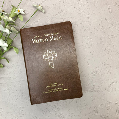 Weekday Missal, Volume 1, Large Print (Advent to Pentecost) 822/10 Bibles & Missals Crossroads Collective
