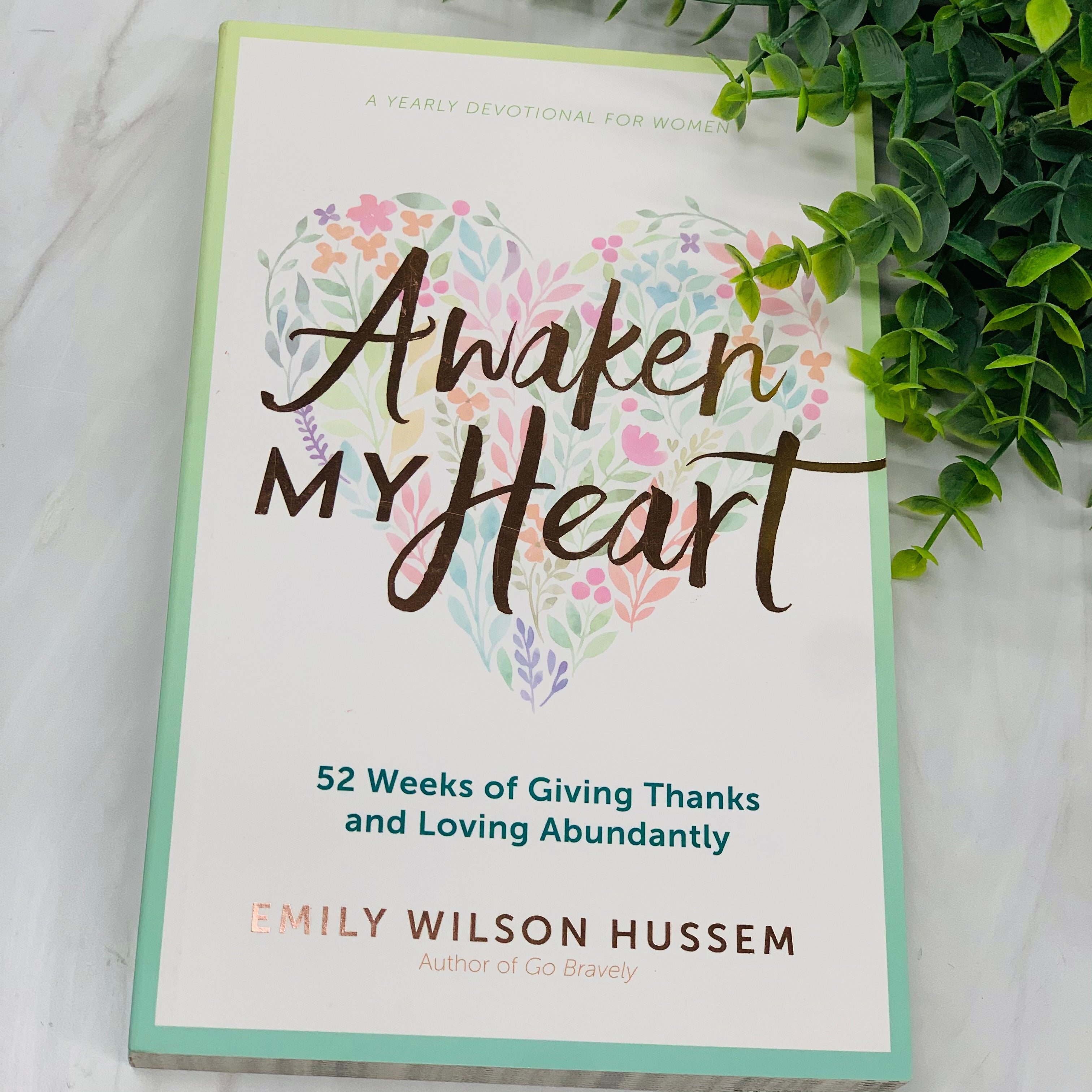 Awaken My Heart: 52 Weeks of Giving Thanks and Loving Abundantly Books Crossroads Collective