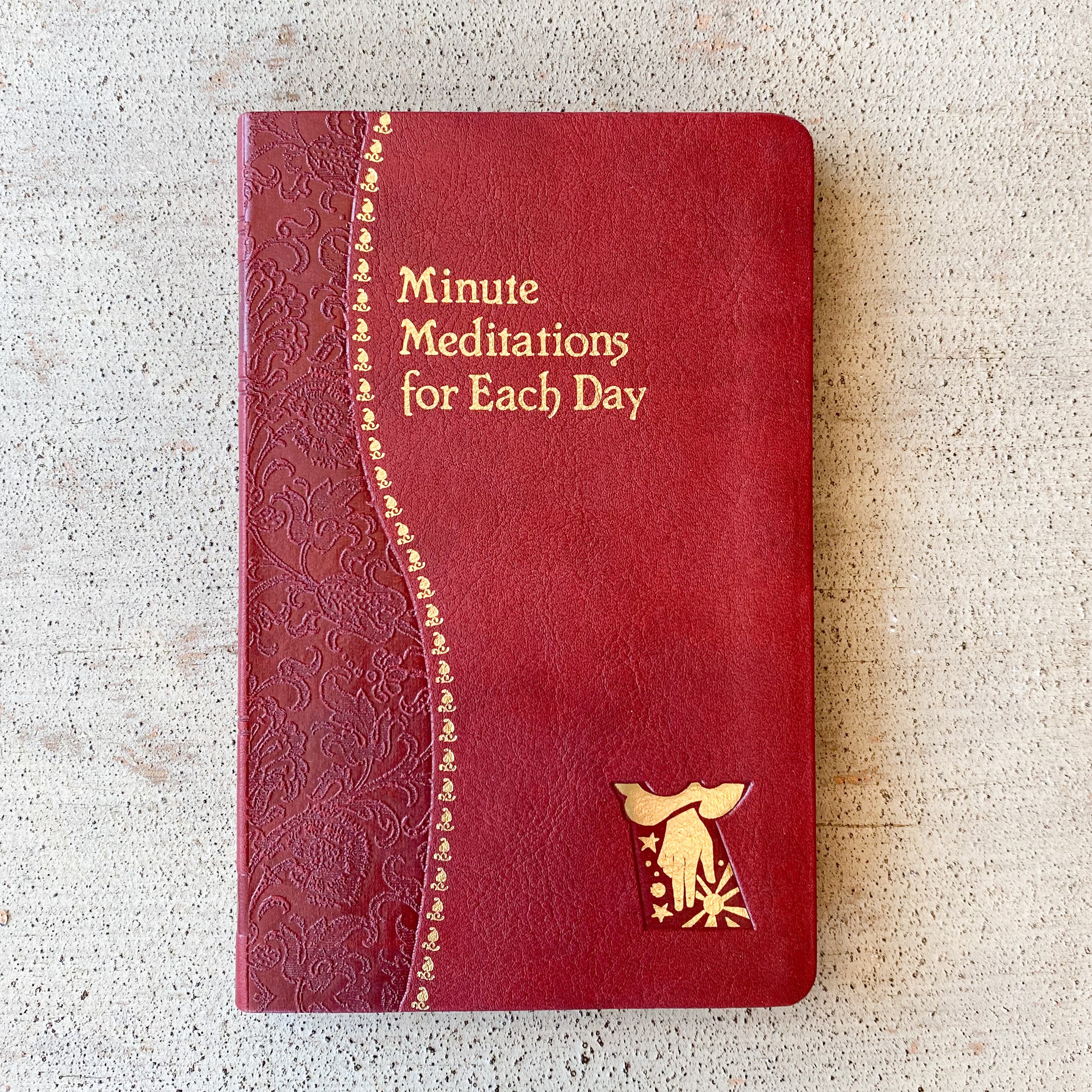 Minute Meditations for Each Day Crossroads Collective